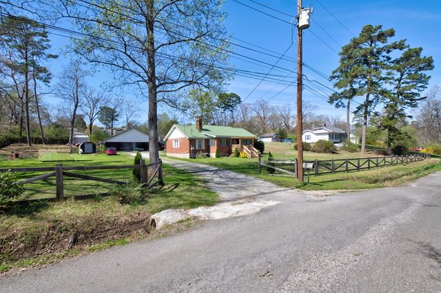 809 N Oakwood Street, Rossville, GA 30741