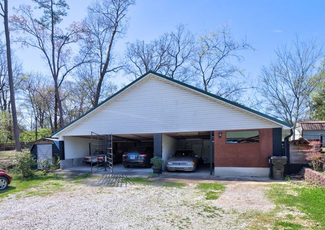 809 N Oakwood Street, Rossville, GA 30741