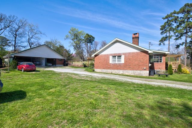 809 N Oakwood Street, Rossville, GA 30741