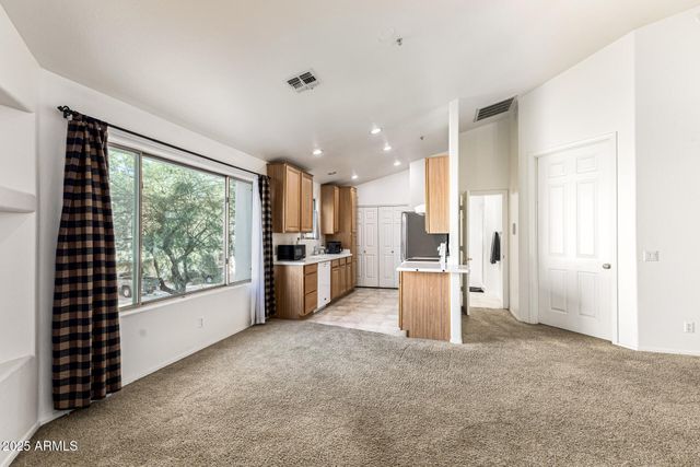 7550 E EARLL Drive 74, Scottsdale, AZ 85251