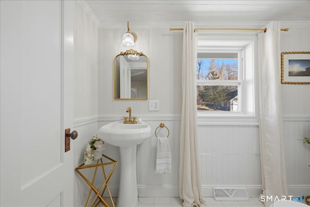 170 Merchants Avenue, Norwich, CT 06380