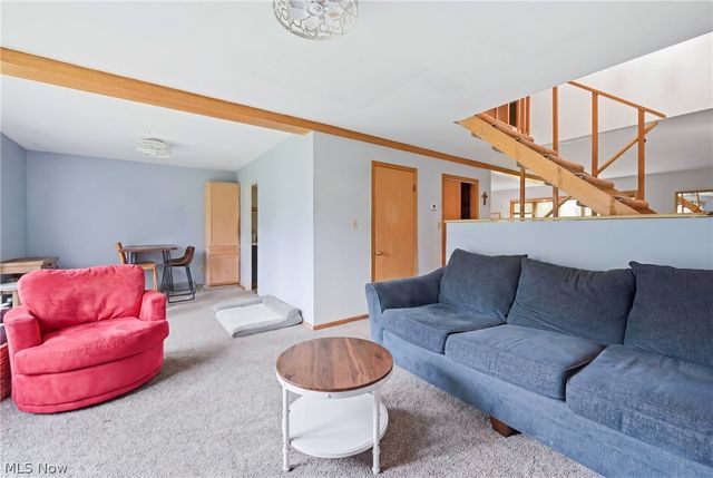 6667 Chestnut Ridge Road, Hubbard, OH 44425