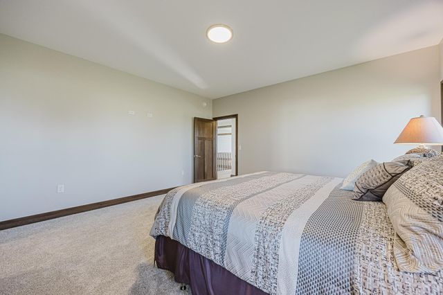 927 50th Avenue W, West Fargo, ND 58078