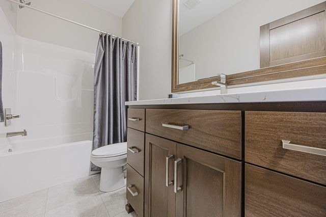 927 50th Avenue W, West Fargo, ND 58078