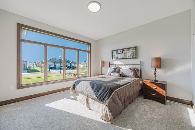 927 50th Avenue W, West Fargo, ND 58078