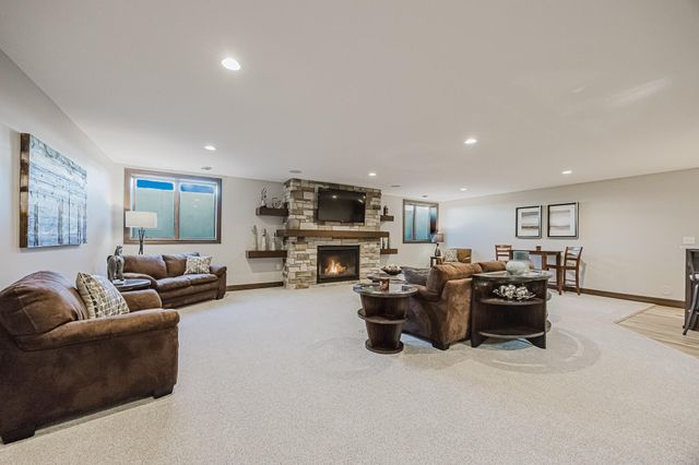 927 50th Avenue W, West Fargo, ND 58078