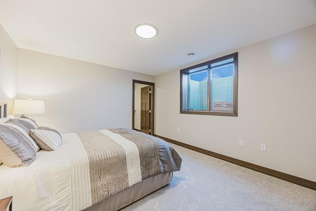 927 50th Avenue W, West Fargo, ND 58078