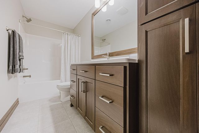 927 50th Avenue W, West Fargo, ND 58078