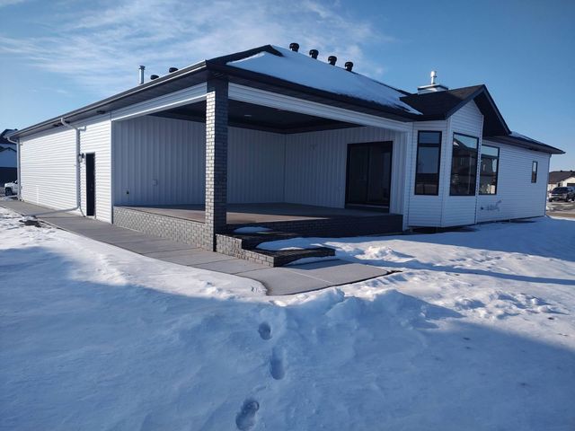 927 50th Avenue W, West Fargo, ND 58078