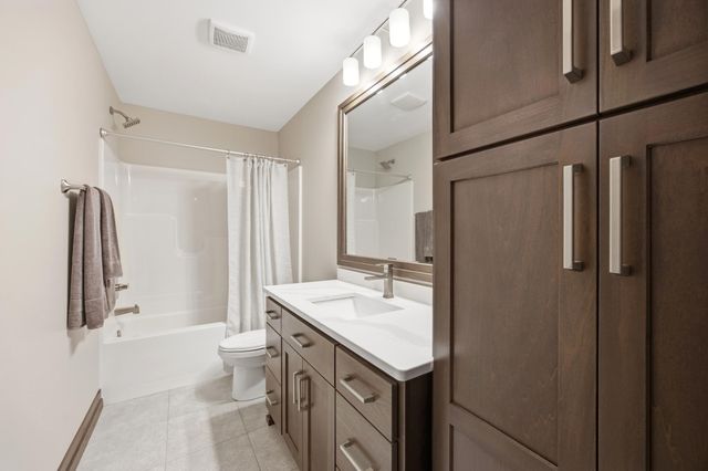 927 50th Avenue W, West Fargo, ND 58078