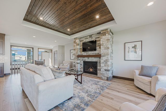 927 50th Avenue W, West Fargo, ND 58078