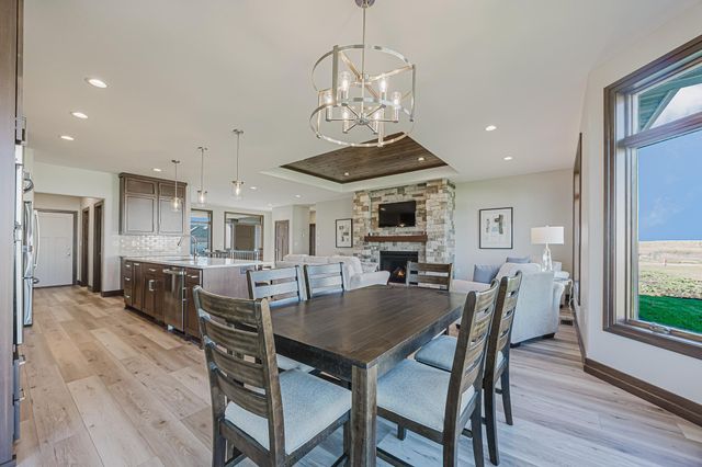 927 50th Avenue W, West Fargo, ND 58078