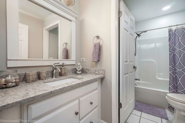 1907 E Grand Avenue, Lindenhurst, IL 60046