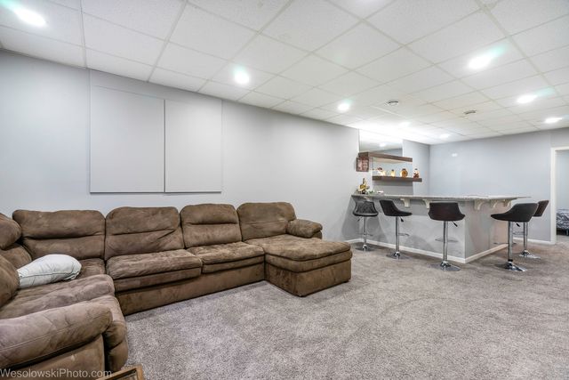 1907 E Grand Avenue, Lindenhurst, IL 60046