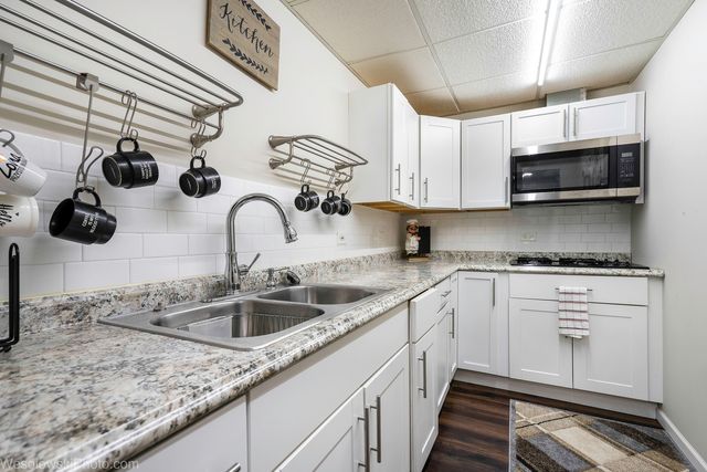 1907 E Grand Avenue, Lindenhurst, IL 60046