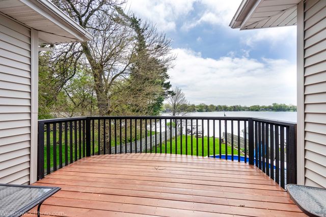 1907 E Grand Avenue, Lindenhurst, IL 60046