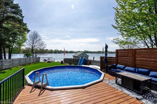 1907 E Grand Avenue, Lindenhurst, IL 60046