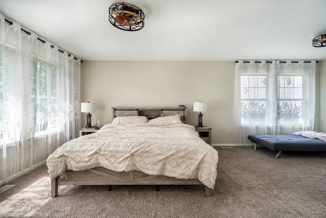 1907 E Grand Avenue, Lindenhurst, IL 60046