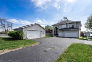 1907 E Grand Avenue, Lindenhurst, IL 60046