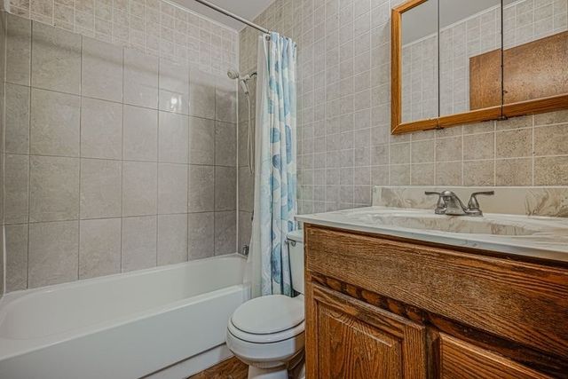 2729 Lowery Court, Zion, IL 60099