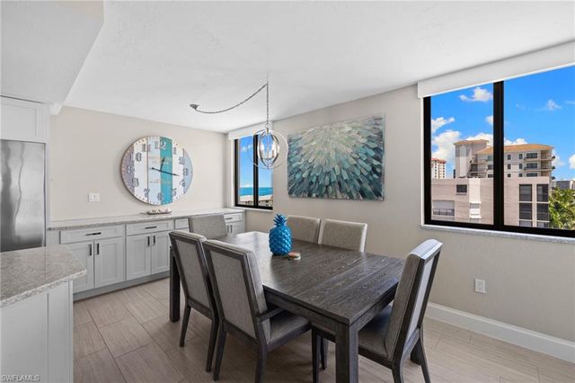 10482 Gulf Shore DR 251, Naples, FL 34108