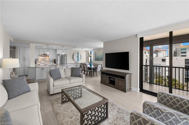 10482 Gulf Shore DR 251, Naples, FL 34108