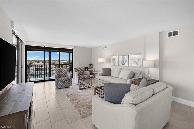 10482 Gulf Shore DR 251, Naples, FL 34108