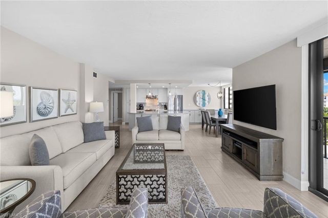 10482 Gulf Shore DR 251, Naples, FL 34108