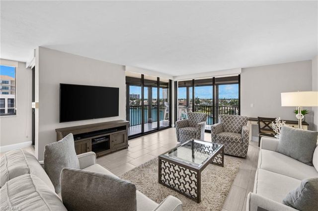 10482 Gulf Shore DR 251, Naples, FL 34108