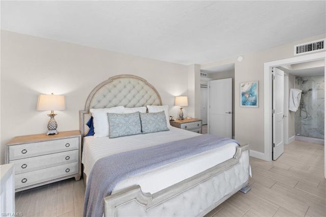 10482 Gulf Shore DR 251, Naples, FL 34108