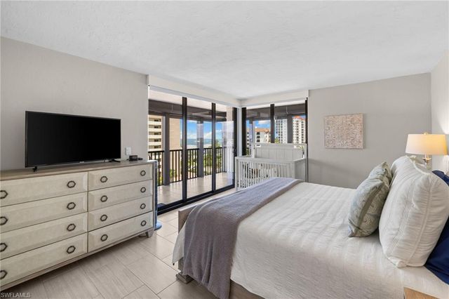 10482 Gulf Shore DR 251, Naples, FL 34108