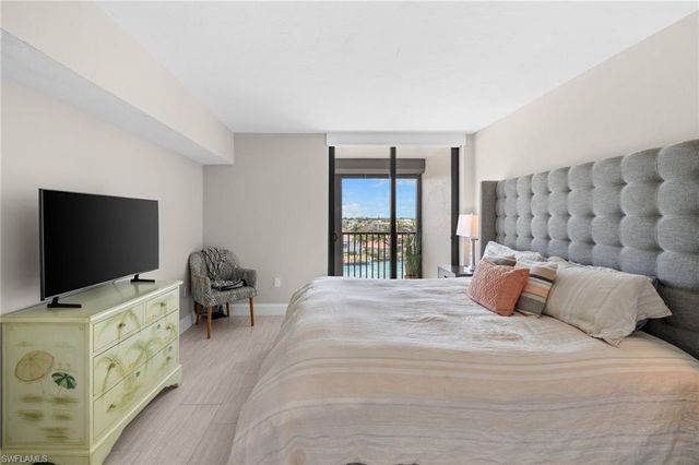 10482 Gulf Shore DR 251, Naples, FL 34108