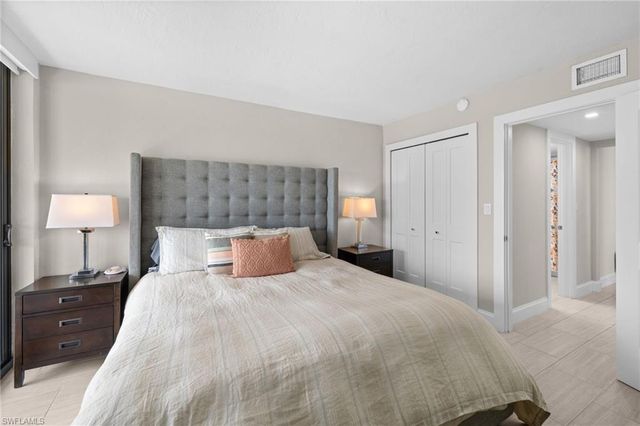 10482 Gulf Shore DR 251, Naples, FL 34108