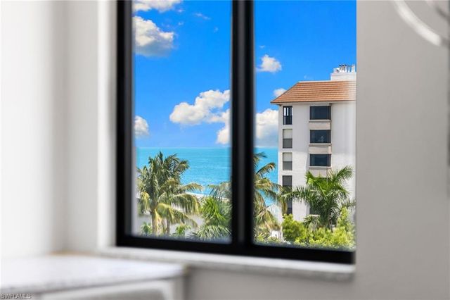 10482 Gulf Shore DR 251, Naples, FL 34108