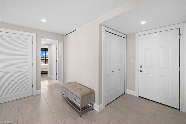 10482 Gulf Shore DR 251, Naples, FL 34108