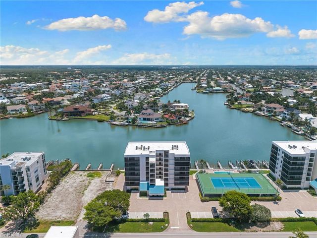 10482 Gulf Shore DR 251, Naples, FL 34108
