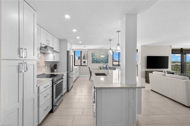 10482 Gulf Shore DR 251, Naples, FL 34108