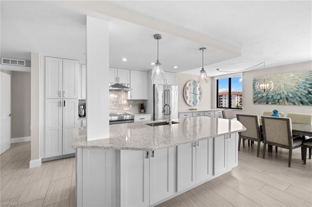 10482 Gulf Shore DR 251, Naples, FL 34108