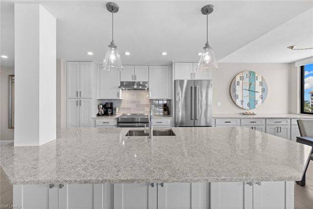 10482 Gulf Shore DR 251, Naples, FL 34108