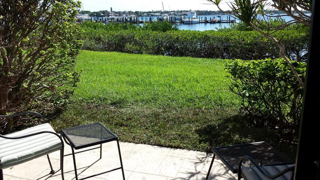 1640 Twelve Oaks Way 101, North Palm Beach, FL 33408