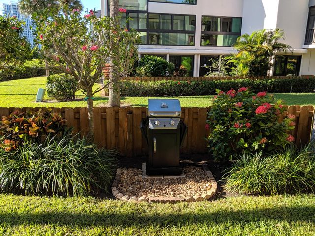 1640 Twelve Oaks Way 101, North Palm Beach, FL 33408