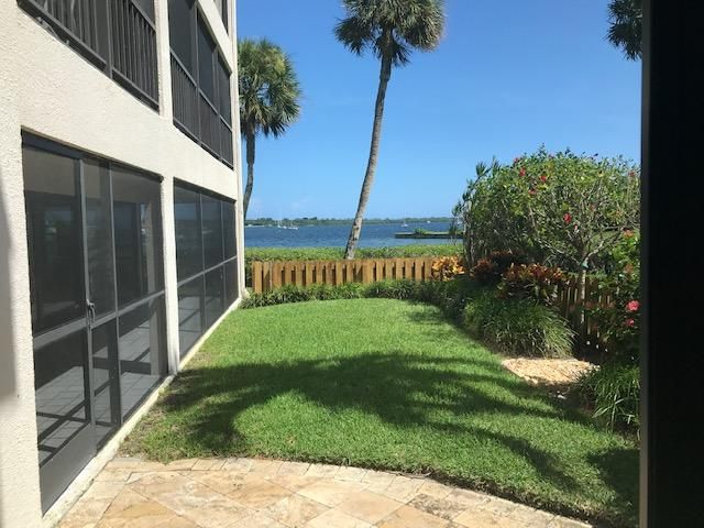 1640 Twelve Oaks Way 101, North Palm Beach, FL 33408