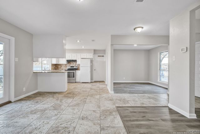 4242 BAYLISS ST, San Antonio, TX 78233