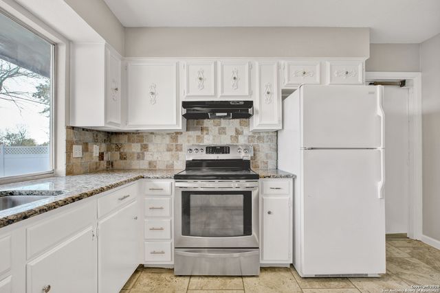 4242 BAYLISS ST, San Antonio, TX 78233