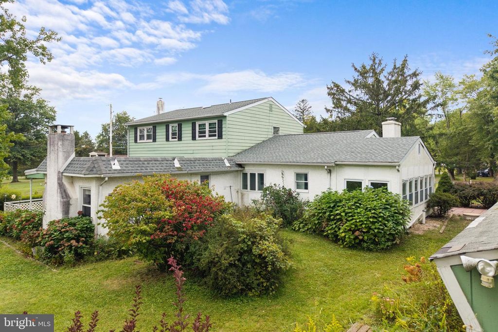 2235 S COUNTY LINE RD, Telford, PA 18969