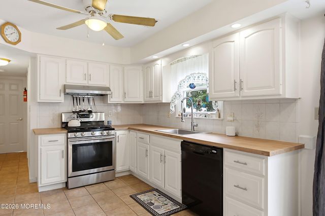 10 George Avenue, Monroe, NJ 08831