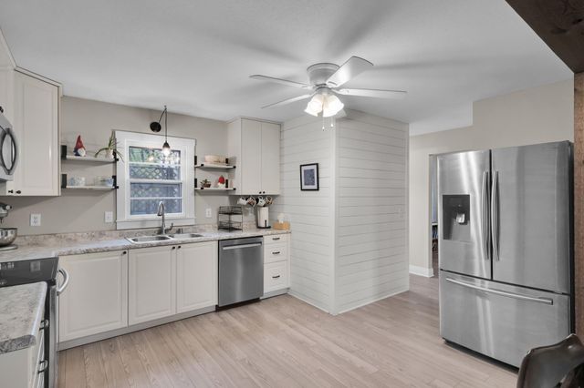 313 107th Avenue NE, Blaine, MN 55434