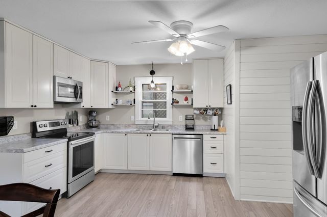 313 107th Avenue NE, Blaine, MN 55434