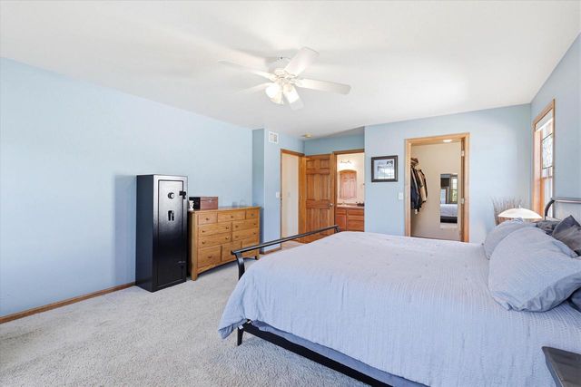 755 WEATHERSTONE DRIVE, Oshkosh, WI 54901