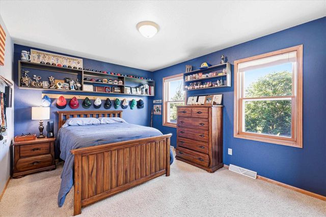 755 WEATHERSTONE DRIVE, Oshkosh, WI 54901